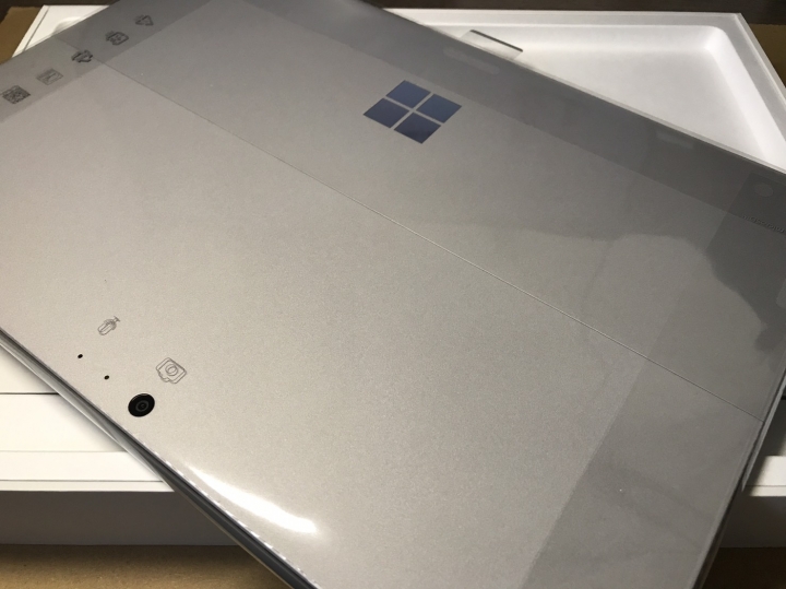 NEW Surface PRO 到手啦！！！開箱已補！！！已購入擴充基座~~~