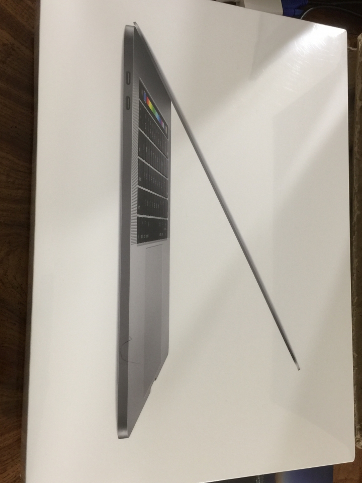 開箱 - 2017 MacBook Pro 15吋 TB 版