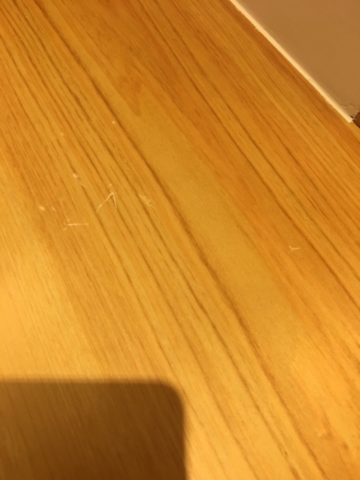 (暈~) 木作貼的木皮，像紙一樣脆弱，容易刮傷??