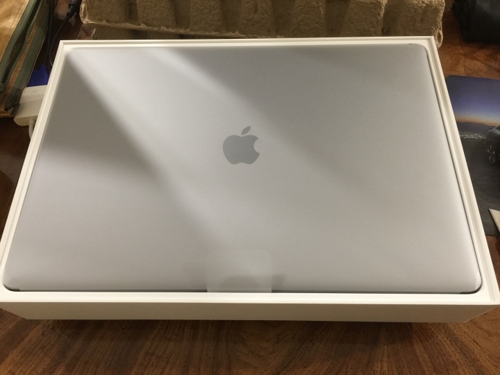 開箱 - 2017 MacBook Pro 15吋 TB 版