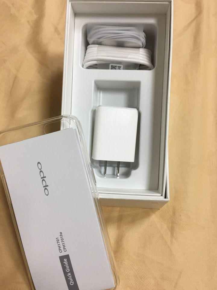 遲來的開箱-提早的母親節禮物新手機OPPO A57～