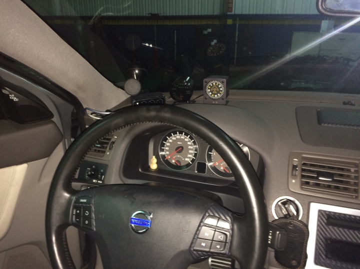 VOLVO S40 D4 高速公路撞擊後之拆卸引擎