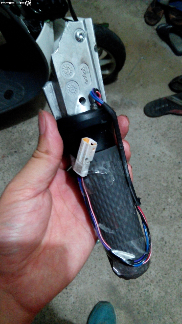[DIY]Gogoro鋁合金土炮焊接~耐用度之道路實測。加碼修理：後照鏡、中駐、車殼。