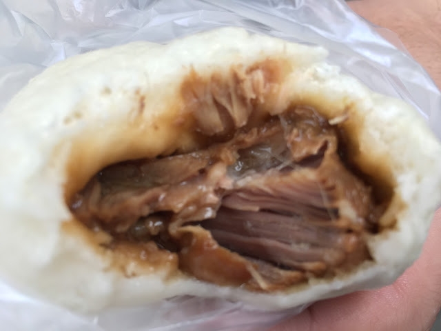 [食記] 臥龍崗包子，捷運唭哩岸站附近好吃的剝皮辣椒包！