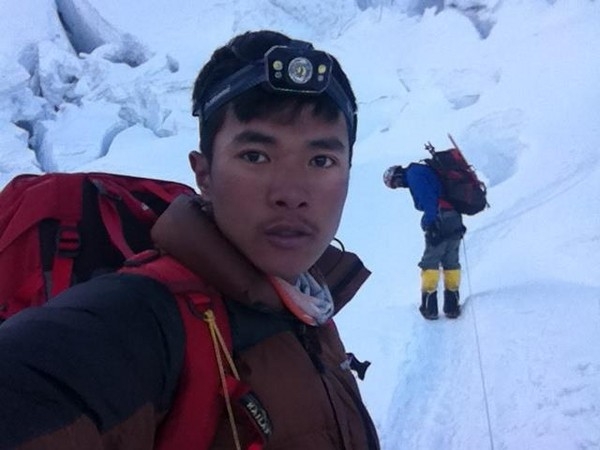 無力救援？男在8400m聖母峰遇難......150人路過不救