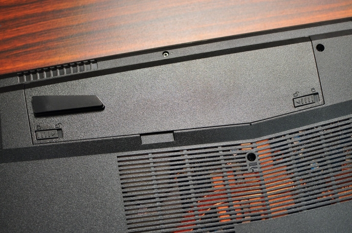 GIGABYTE Sabre 17，低調守成 鋒芒內斂
