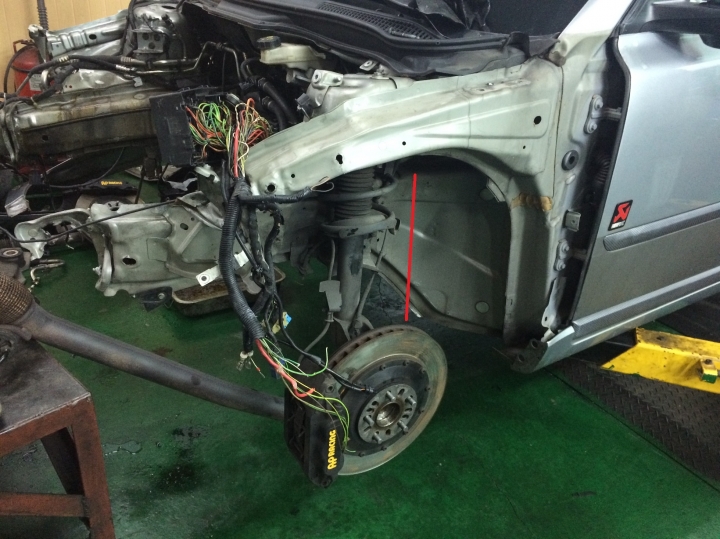VOLVO S40 D4 高速公路撞擊後之拆卸引擎