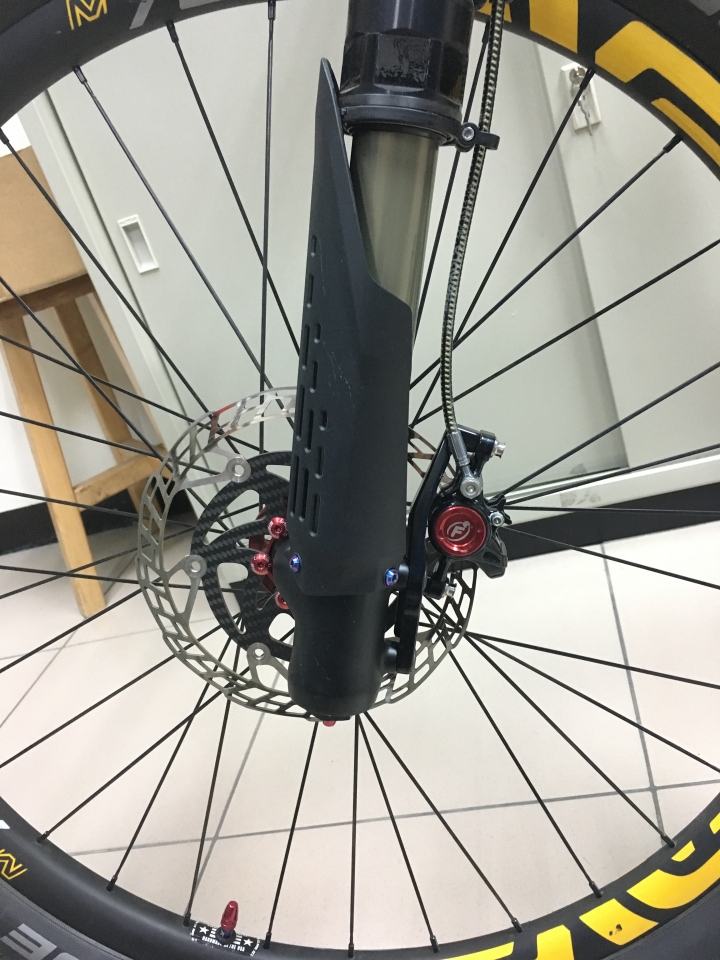 組車組到剩脫褲子....SANTA CRUZ NOMAD CC+CCDB COIL[IL]-TI 與CANNONDALE Lefty邂逅......