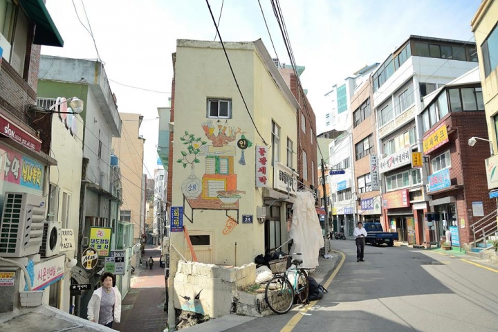 韓國釜山旅遊 40階梯文化觀光主題街、40階梯文化館及附近的伏兵山壁畫彩繪村