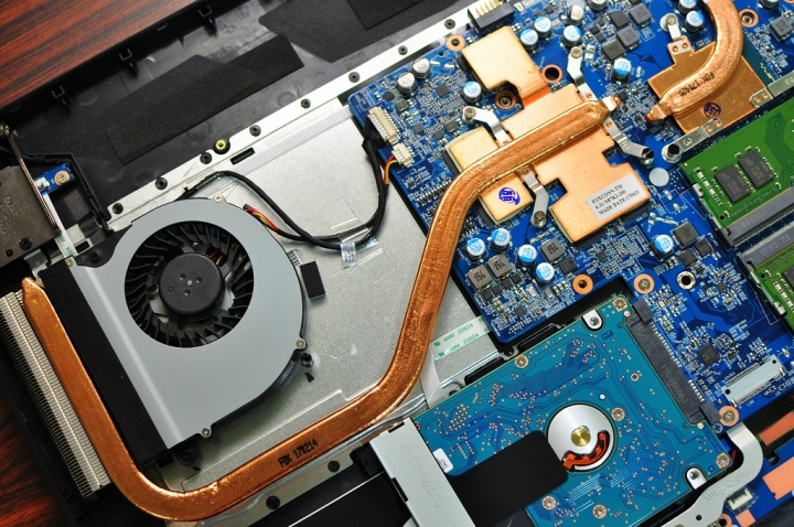 GIGABYTE Sabre 17，低調守成 鋒芒內斂