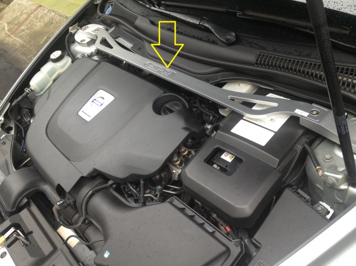 VOLVO S40 D4 高速公路撞擊後之拆卸引擎