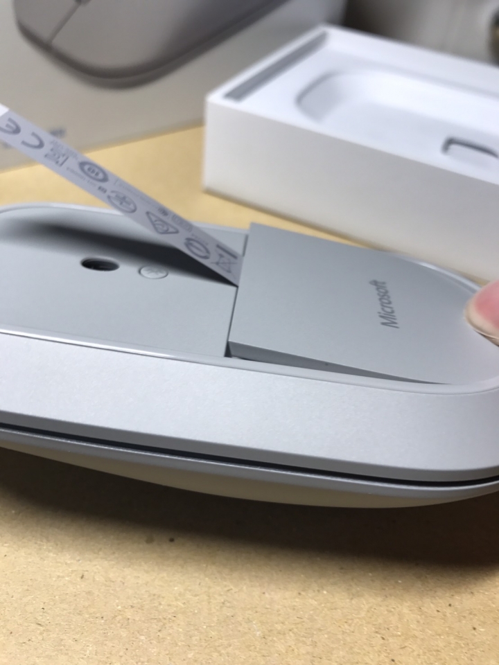 NEW Surface PRO 到手啦！！！開箱已補！！！已購入擴充基座~~~