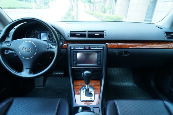 老車2003年Audi A4 B6 1.8T關箱