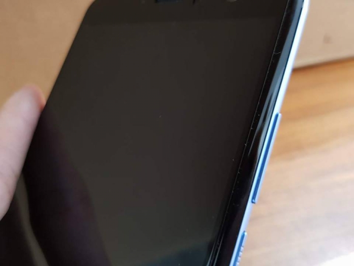 HTC U11貼滿版保護貼心得! (一分錢一分貨)