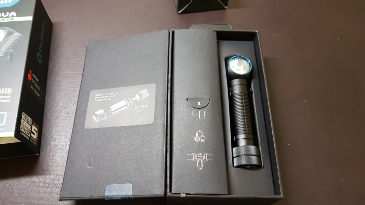 [開箱]超越Armytek的頭燈新秀-Olight H2R