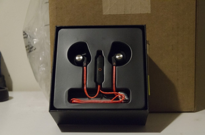 [好物分享] Creative Outlier無線藍牙防水運動耳機評測