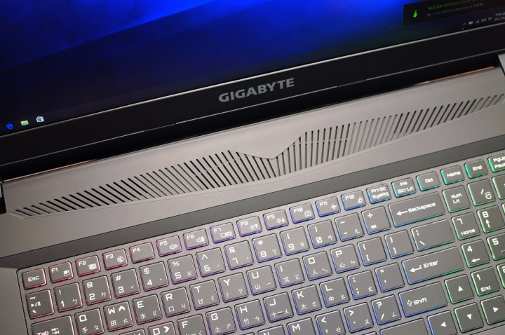 GIGABYTE Sabre 17，低調守成 鋒芒內斂