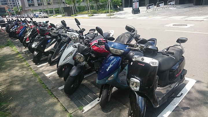 SV650三個月的試駕心得，好無聊卻會讓人一直想騎的車