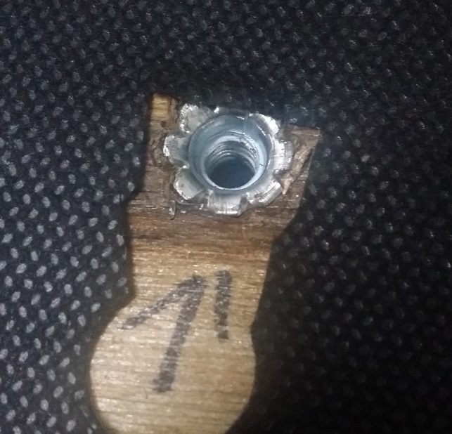 木板上打入螺母，這個叫啥??