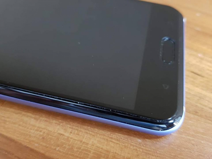 HTC U11貼滿版保護貼心得! (一分錢一分貨)