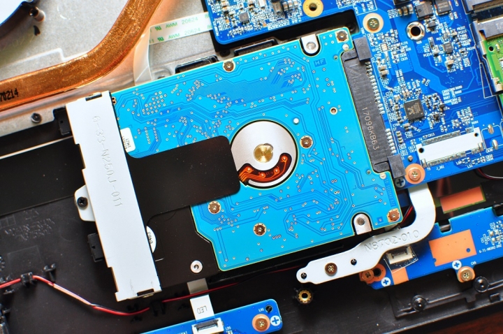 GIGABYTE Sabre 17，低調守成 鋒芒內斂