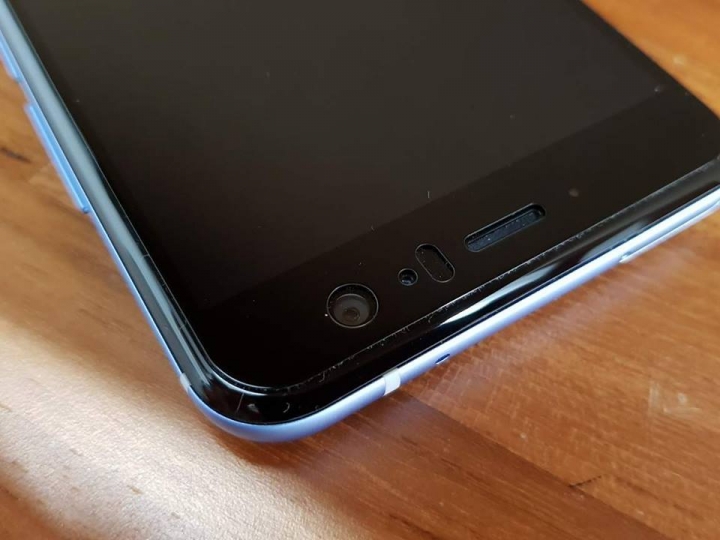 HTC U11貼滿版保護貼心得! (一分錢一分貨)