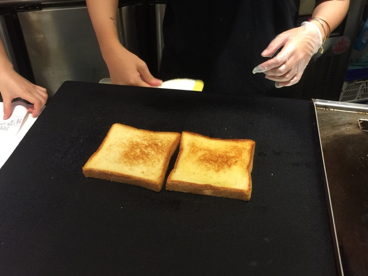 【食記】板橋車站。Isaac Toast & Coffee(環球購物中心B1美食街)~韓國人氣早餐