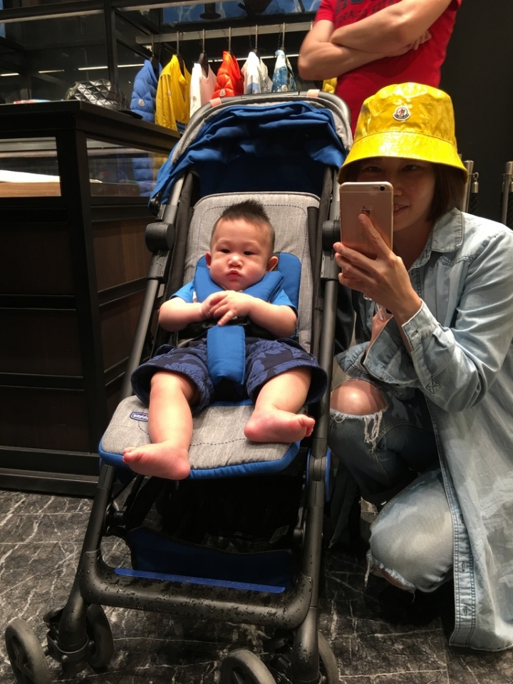 【巴黎生活42天記錄】Day6 試穿分享Moncler六月巴黎櫃上經典款羽絨衣給大家看