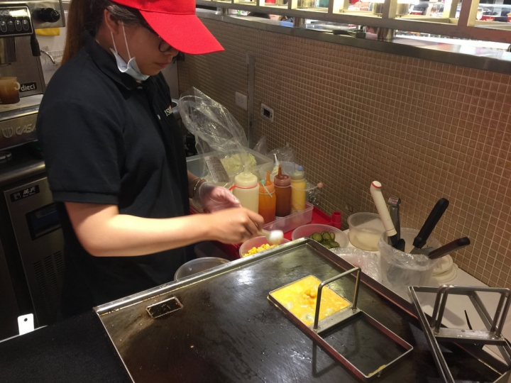 【食記】板橋車站。Isaac Toast & Coffee(環球購物中心B1美食街)~韓國人氣早餐