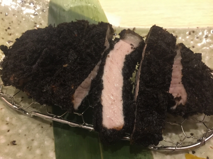 【食記】板橋大遠百。伊勢路-勝勢日式豬排~極黑黑豚里肌豬排好嫩好好吃喔