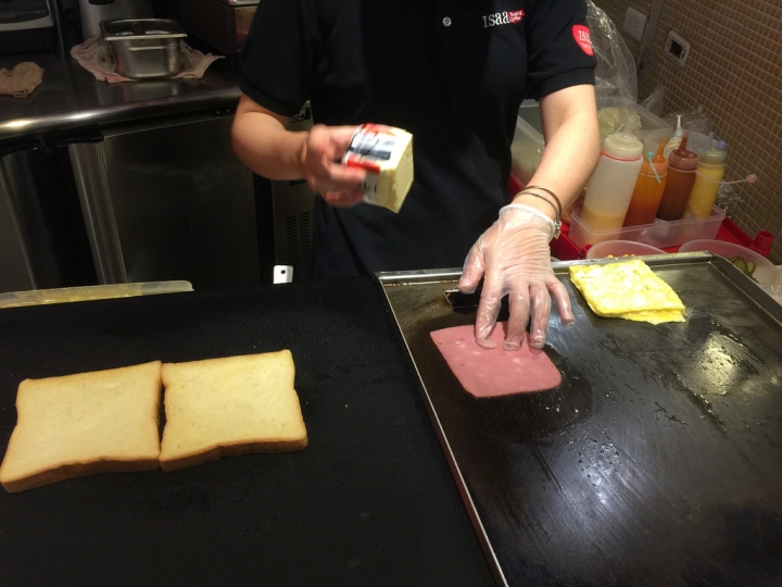 【食記】板橋車站。Isaac Toast & Coffee(環球購物中心B1美食街)~韓國人氣早餐