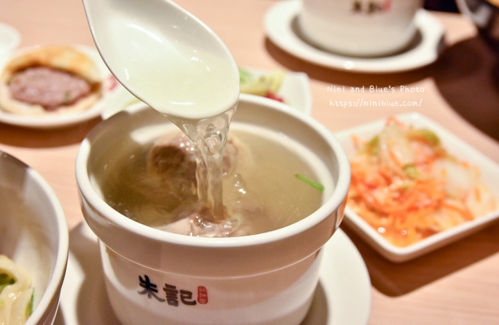 【台中大遠百】朱記餡餅粥 台中店，招牌爆漿餡餅、捲餅、小米粥、蒸餃等北方麵食，還有台中限定餐點，大遠百美食街餐廳推薦
