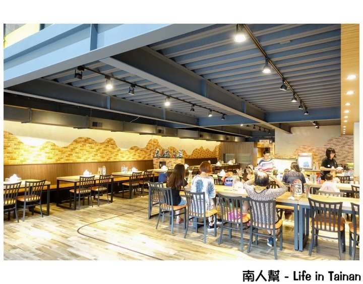 【台南安平區-美食.遊樂】親子玩樂|親子餐廳|機器人送餐點 ~ 艾樂滋好食.玩樂 & 樂淘夢工廠
