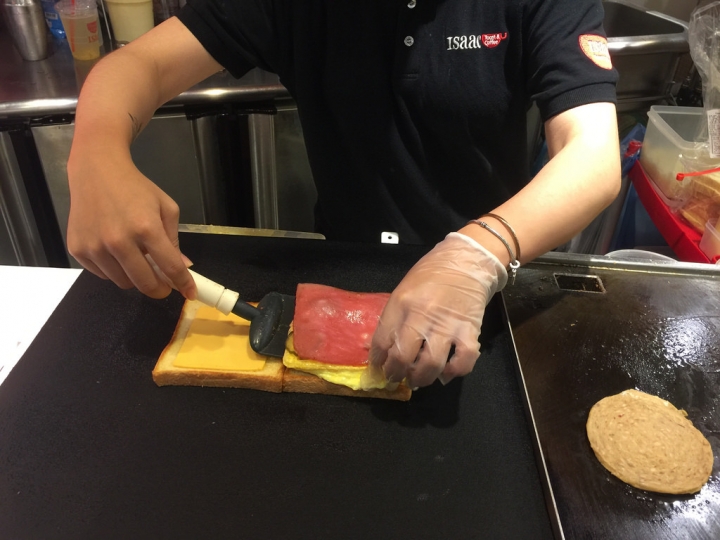 【食記】板橋車站。Isaac Toast & Coffee(環球購物中心B1美食街)~韓國人氣早餐