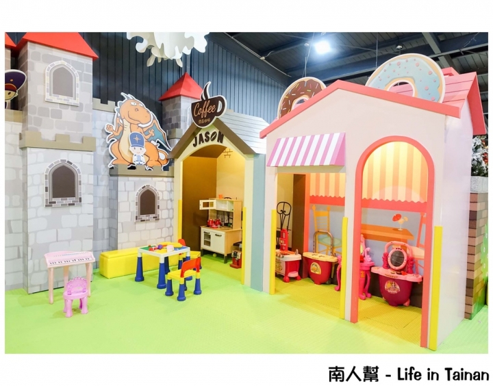 【台南安平區-美食.遊樂】親子玩樂|親子餐廳|機器人送餐點 ~ 艾樂滋好食.玩樂 & 樂淘夢工廠
