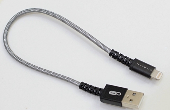 [爆肝開箱]防彈絲高強度鋼鐵線IronWire--MFI認證lightning充電線 (20cm)