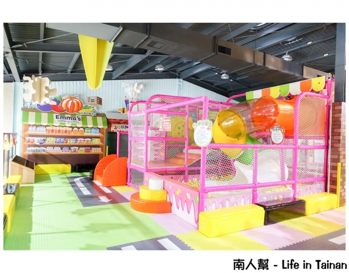 【台南安平區-美食.遊樂】親子玩樂|親子餐廳|機器人送餐點 ~ 艾樂滋好食.玩樂 & 樂淘夢工廠
