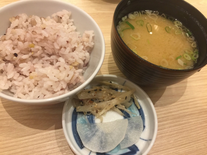 【食記】板橋大遠百。伊勢路-勝勢日式豬排~極黑黑豚里肌豬排好嫩好好吃喔