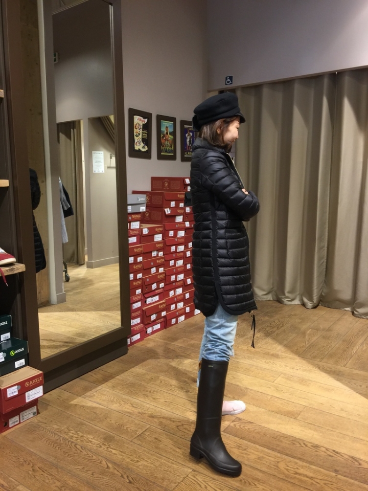 【巴黎生活42天記錄】Day6 試穿分享Moncler六月巴黎櫃上經典款羽絨衣給大家看