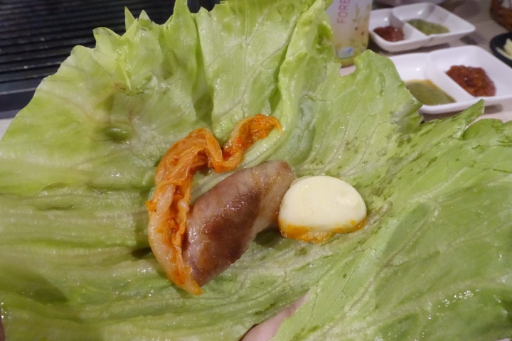 【食記】國父紀念館站/東區延吉街美食。燒桶子韓風立燒~專人烤肉超貼心