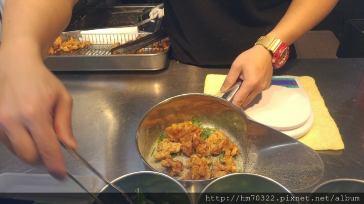 『桃園美食』-中壢夜市 蒜香雞+參拾兩冬瓜茶