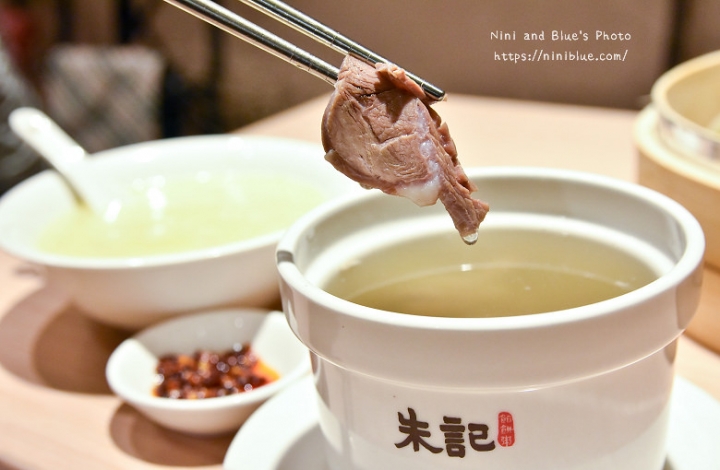 【台中大遠百】朱記餡餅粥 台中店，招牌爆漿餡餅、捲餅、小米粥、蒸餃等北方麵食，還有台中限定餐點，大遠百美食街餐廳推薦