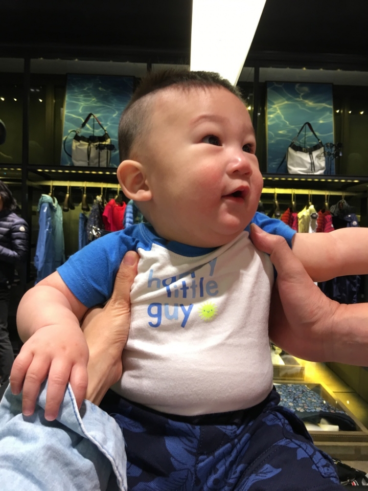 【巴黎生活42天記錄】Day6 試穿分享Moncler六月巴黎櫃上經典款羽絨衣給大家看