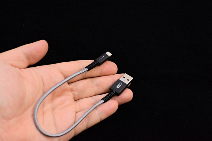 [爆肝開箱]防彈絲高強度鋼鐵線IronWire--MFI認證lightning充電線 (20cm)