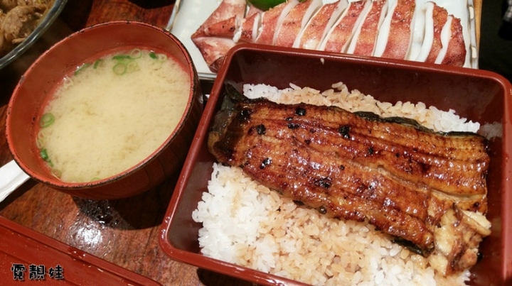 覺得蠻普通的【肥前屋】鰻魚飯、蛋捲、豬肉串
