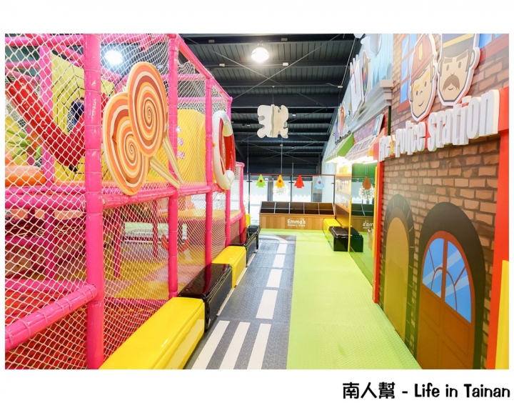 【台南安平區-美食.遊樂】親子玩樂|親子餐廳|機器人送餐點 ~ 艾樂滋好食.玩樂 & 樂淘夢工廠