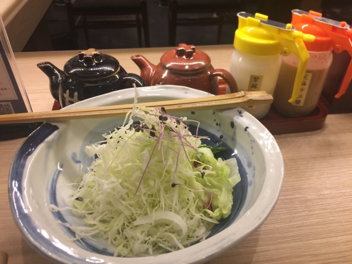 【食記】板橋大遠百。伊勢路-勝勢日式豬排~極黑黑豚里肌豬排好嫩好好吃喔