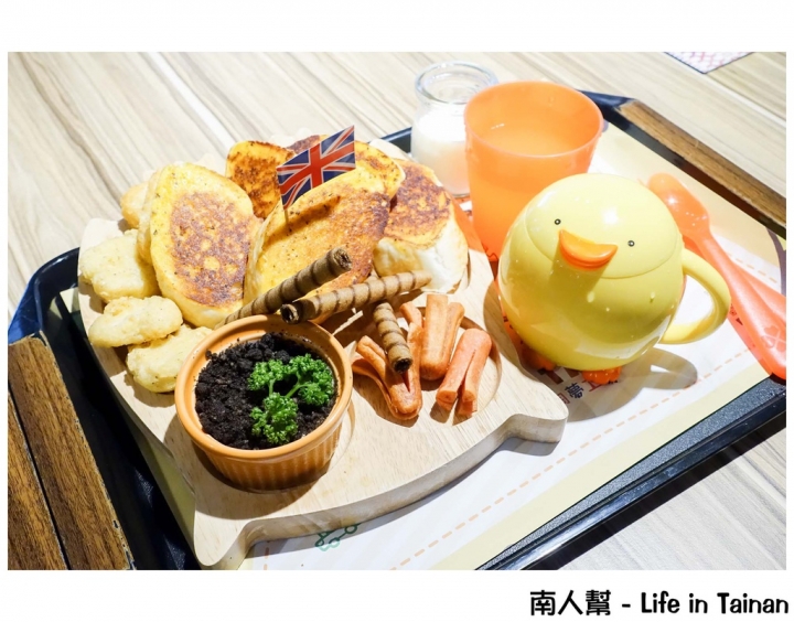 【台南安平區-美食.遊樂】親子玩樂|親子餐廳|機器人送餐點 ~ 艾樂滋好食.玩樂 & 樂淘夢工廠