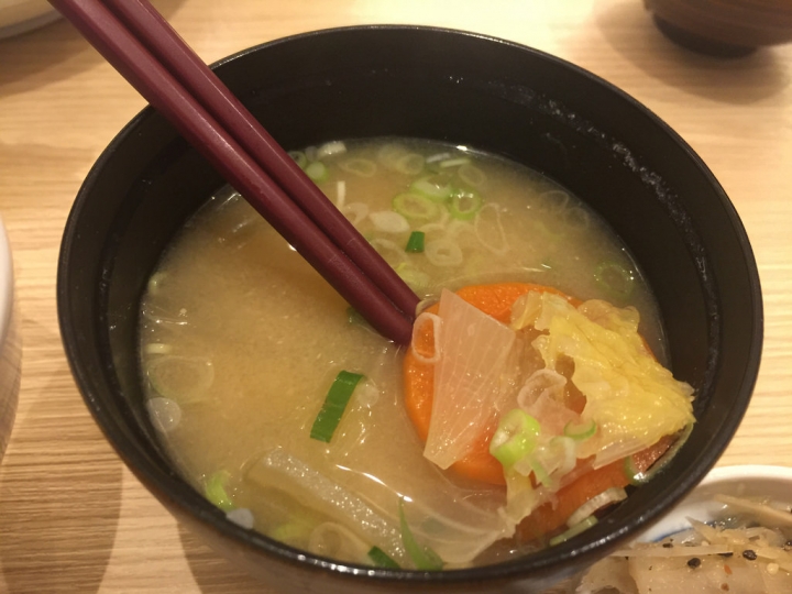 【食記】板橋大遠百。伊勢路-勝勢日式豬排~極黑黑豚里肌豬排好嫩好好吃喔