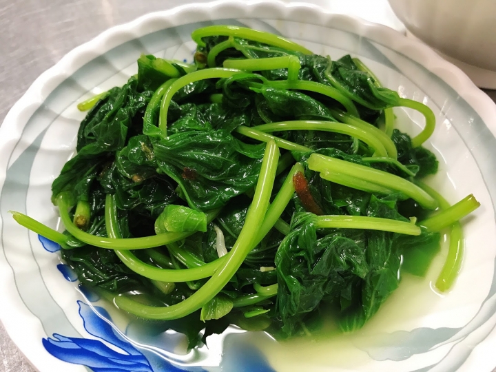 [食記] 新竹。榮記客家湯圓。樸實的美味--白切肉飯、骨仔肉飯、餛飩湯(近大遠百)